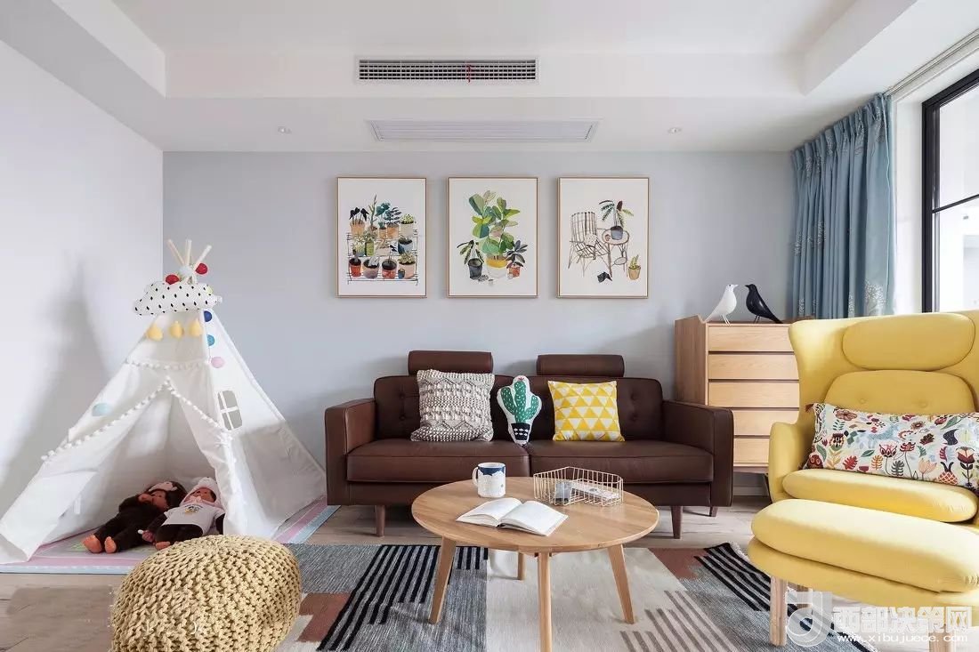 沙發(fā)背景墻選對(duì)裝飾畫，才能美了整個(gè)客廳空間！