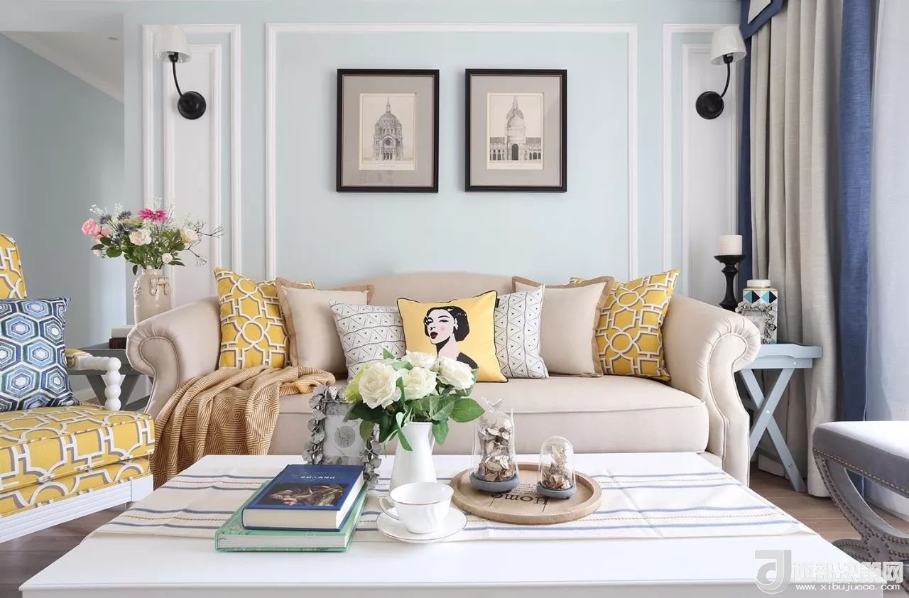 沙發(fā)背景墻選對(duì)裝飾畫，才能美了整個(gè)客廳空間！