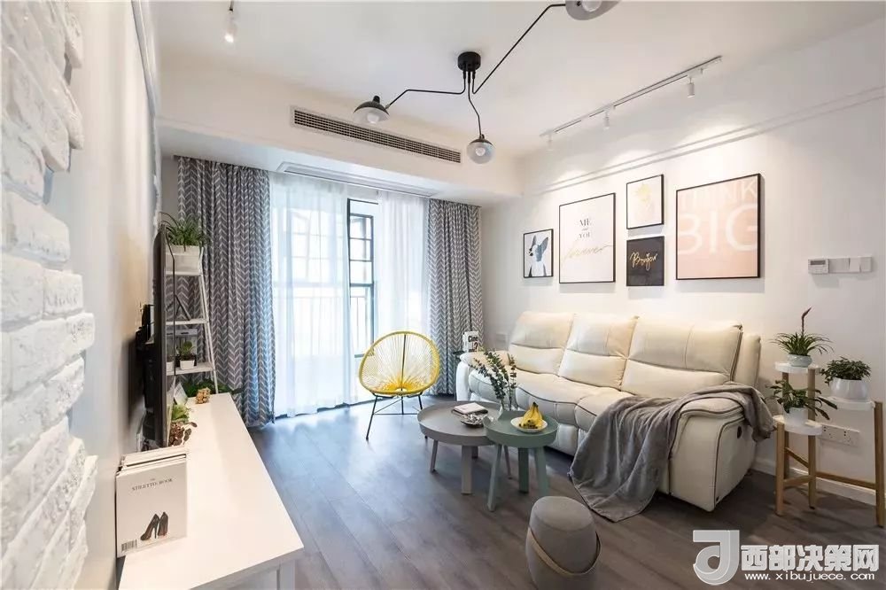 沙發(fā)背景墻選對(duì)裝飾畫，才能美了整個(gè)客廳空間！