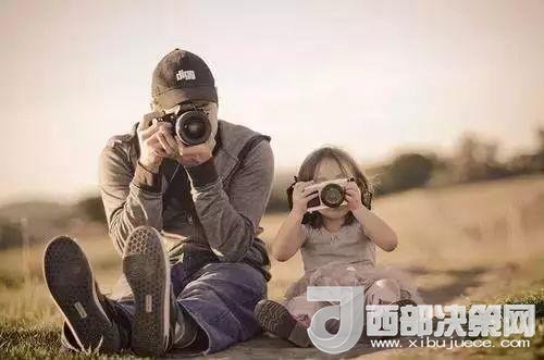 “曾子殺豬”故事在前，最近又有《父母說(shuō)好考了90分就去看海，被爽約后女孩離家出走》新聞在后。父母如果自己的行為“打臉”了，又怎么能在孩子面前掌握教育的主動(dòng)權(quán)。