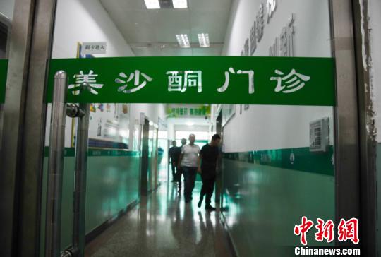 有數(shù)據(jù)顯示，十年來，山西省司法行政戒毒系統(tǒng)累計(jì)收治戒毒人員總數(shù)6萬余人。截至目前，在冊(cè)強(qiáng)制隔離戒毒人員、自愿戒毒人員、戒毒康復(fù)人員、美沙酮維持治療人員共1.2萬余人?！⊥踅ㄜ?攝