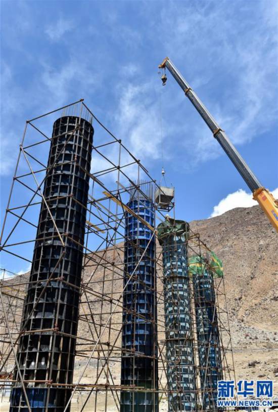 (經(jīng)濟)(2)西藏立體交通網(wǎng)絡展新顏