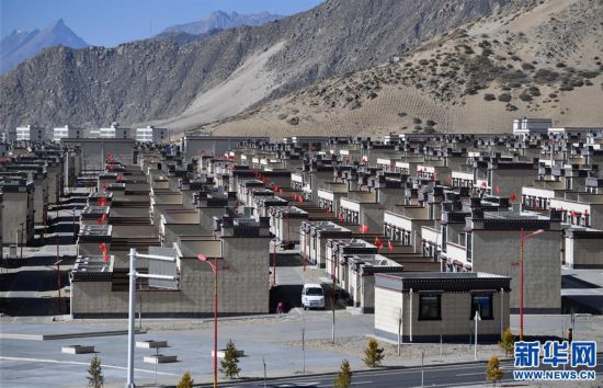 (新春走基層)(1)我們將在低海拔新居過(guò)年——極高海拔地區(qū)群眾生態(tài)搬遷安置點(diǎn)見(jiàn)聞