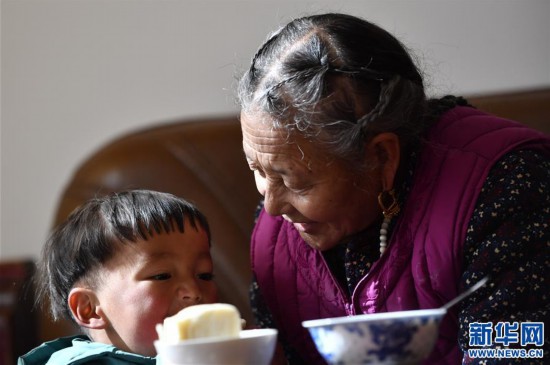 (新春走基層)(7)我們將在低海拔新居過(guò)年——極高海拔地區(qū)群眾生態(tài)搬遷安置點(diǎn)見(jiàn)聞