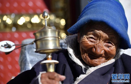 (新春走基層)(5)我們將在低海拔新居過(guò)年——極高海拔地區(qū)群眾生態(tài)搬遷安置點(diǎn)見(jiàn)聞