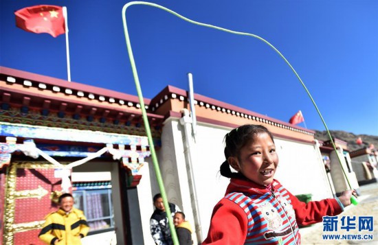 (新春走基層)(6)我們將在低海拔新居過(guò)年——極高海拔地區(qū)群眾生態(tài)搬遷安置點(diǎn)見(jiàn)聞