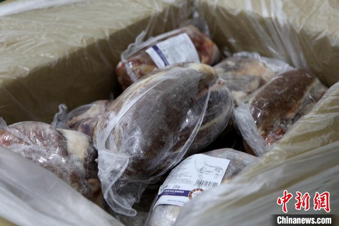 當雄縣援鄂物資中的牦牛肉，圖中的為腱子肉，是牦牛肉中的“極品”。　當雄縣 供圖 攝