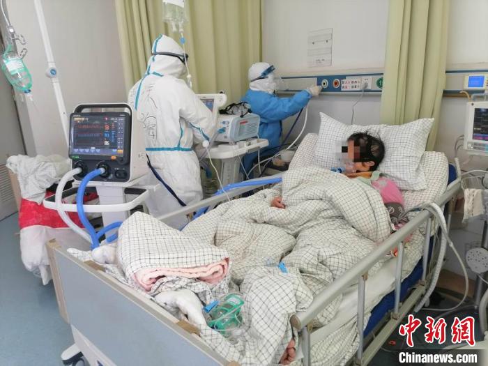 四川援助湖北醫(yī)生：幫患者打開心結(jié)，也是“良藥”