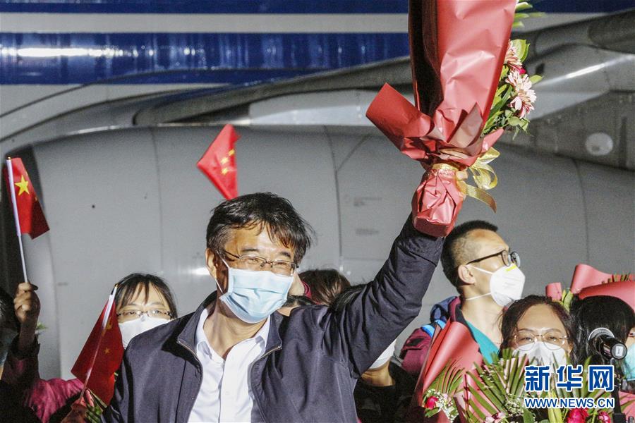 （聚焦疫情防控·圖文互動(dòng)）（9）分秒必爭(zhēng)！一切為了治病救人——中國(guó)抗疫生命至上的生動(dòng)實(shí)踐