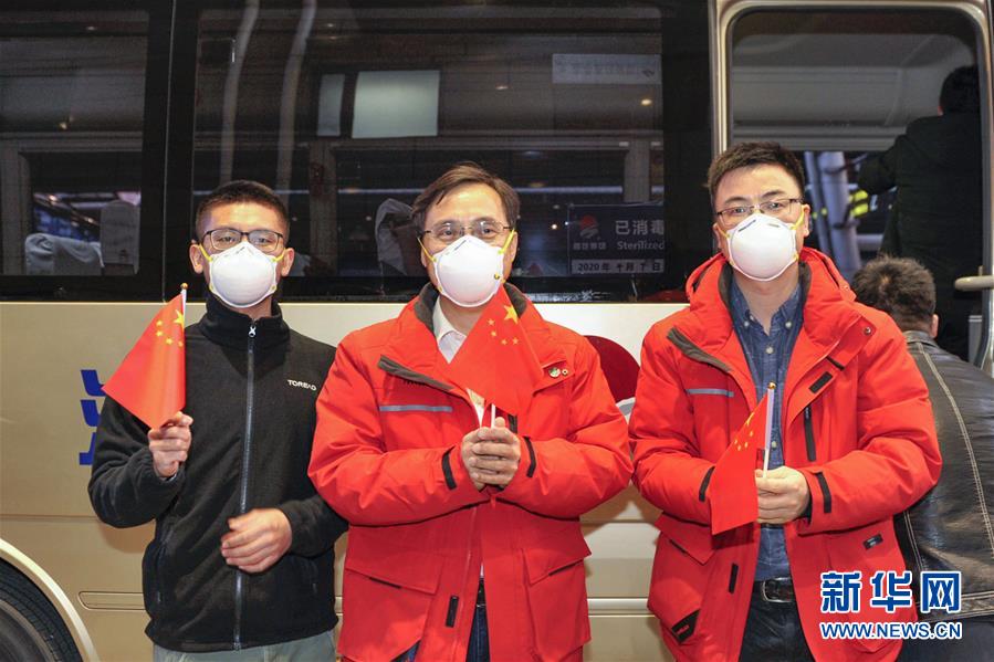 （聚焦疫情防控·圖文互動(dòng)）（8）分秒必爭(zhēng)！一切為了治病救人——中國(guó)抗疫生命至上的生動(dòng)實(shí)踐