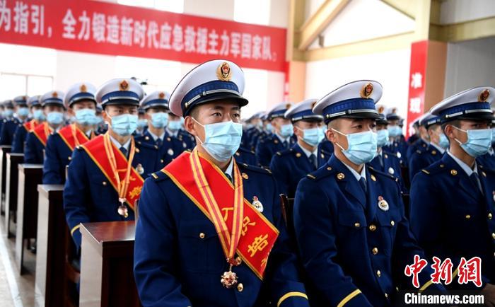 授銜表彰儀式現(xiàn)場?！⒅铱?攝