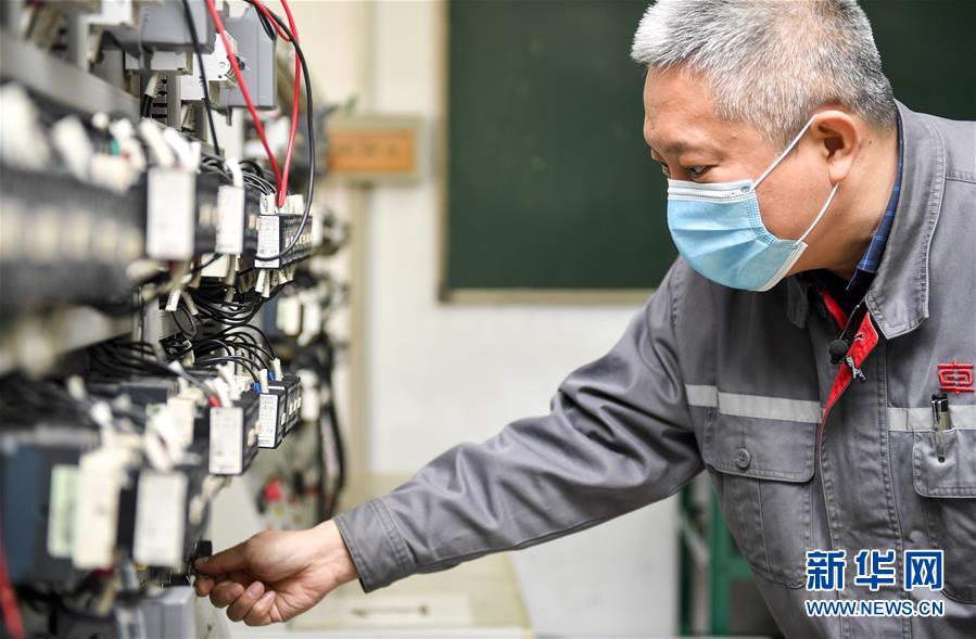 （在習(xí)近平新時(shí)代中國(guó)特色社會(huì)主義思想指引下——新時(shí)代新作為新篇章·習(xí)近平總書記關(guān)切事·圖文互動(dòng)）（5）汗水的味道——記錄奮戰(zhàn)在復(fù)工復(fù)產(chǎn)一線的勞動(dòng)者