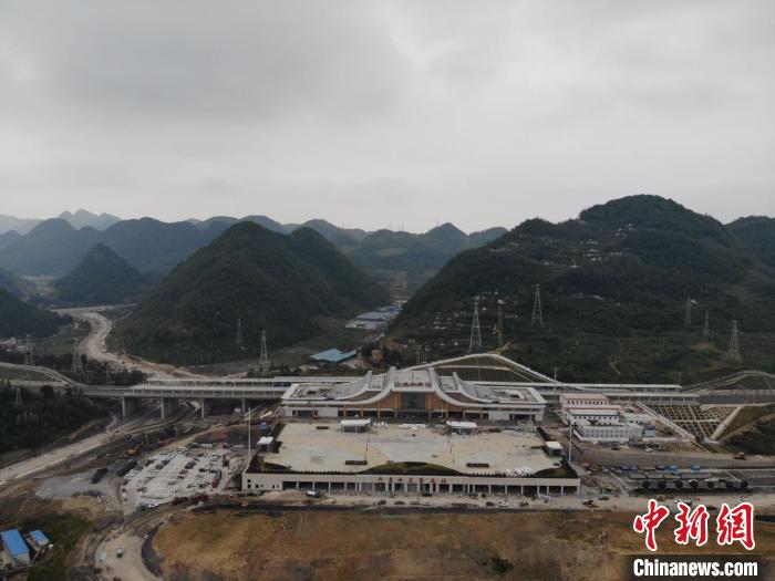 貴州省首條城際高速鐵路——安六鐵路開始聯(lián)調(diào)聯(lián)試。中國鐵路成都局集團(tuán)公司供圖