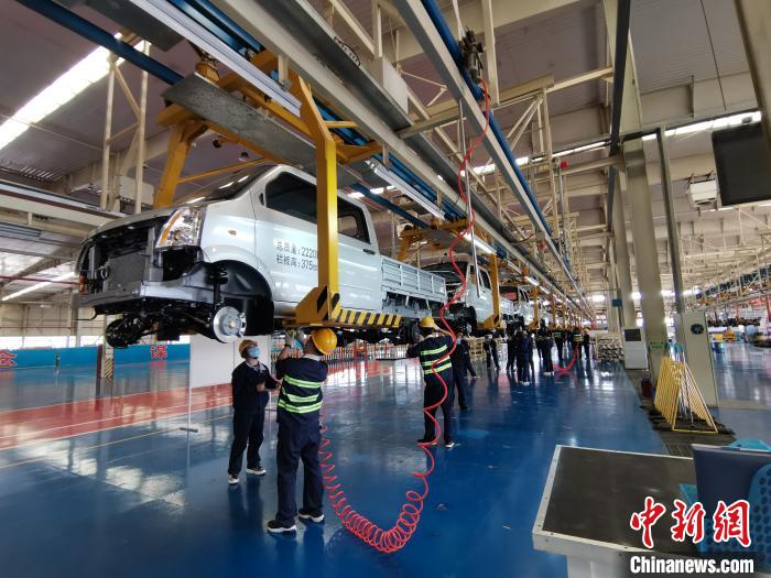 4月初，成功汽車(chē)全面復(fù)工復(fù)產(chǎn)。尤其是隨著疫情得到控制，該公司的生產(chǎn)力度也不斷加大?！「唢w 攝