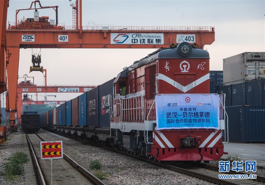 （新華全媒頭條·圖文互動(dòng)）（12）“始終把人民群眾生命安全和身體健康放在第一位”——中國(guó)抗疫彰顯“生命至上、人民至上”理念