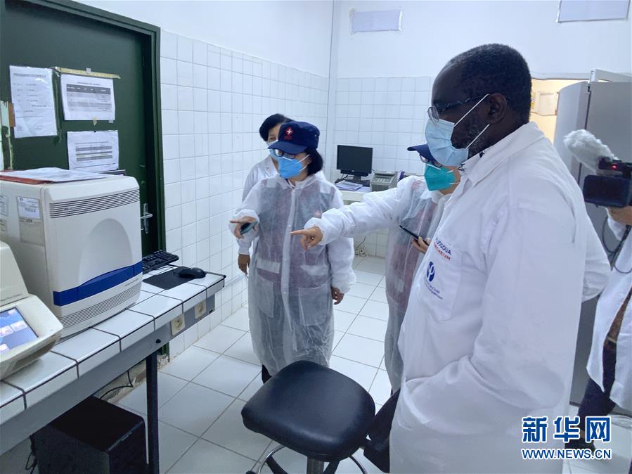 （新華全媒頭條·圖文互動(dòng)）（13）“始終把人民群眾生命安全和身體健康放在第一位”——中國(guó)抗疫彰顯“生命至上、人民至上”理念