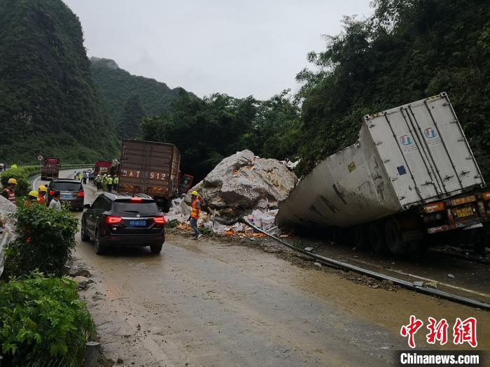 事故現(xiàn)場(chǎng)?！↑S鵬 攝