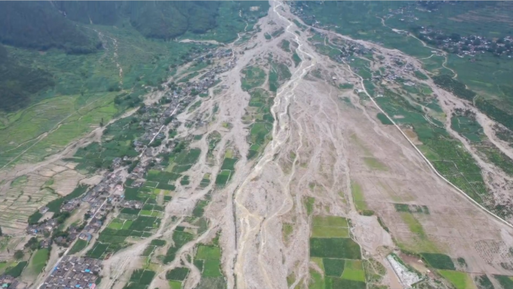 ▲圖為涼山冕寧山洪現(xiàn)場，來源：四川消防。