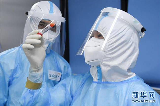 （新華全媒頭條·圖文互動(dòng)）（10）首都再戰(zhàn)“疫”，難忘40天——寫在北京應(yīng)急響應(yīng)級別降級之際 