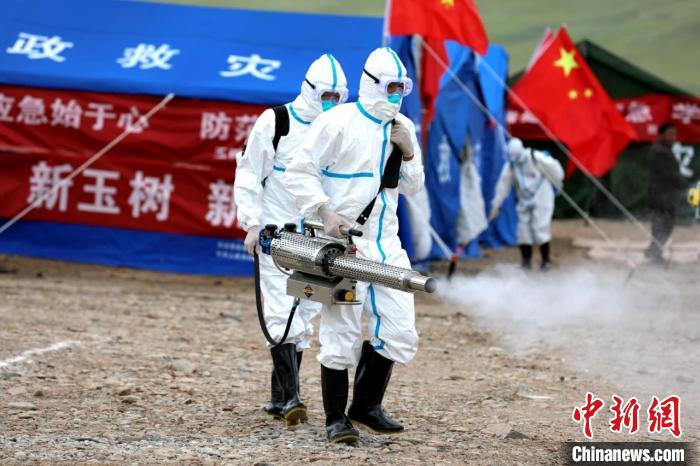圖為進(jìn)行現(xiàn)場(chǎng)消毒。青海省應(yīng)急廳