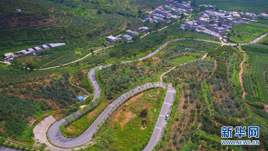 （新華全媒頭條·走向我們的小康生活·圖文互動）（1）長城腳下，小康村串成“珍珠鏈”