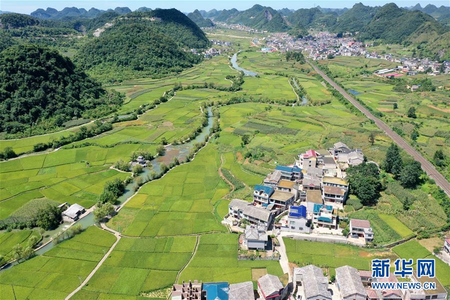 (新華全媒頭條·走向我們的小康生活·決戰(zhàn)決勝脫貧攻堅·圖文互動)(1)千年之渴今朝解——貴州貧困群眾實現“吃水不愁”