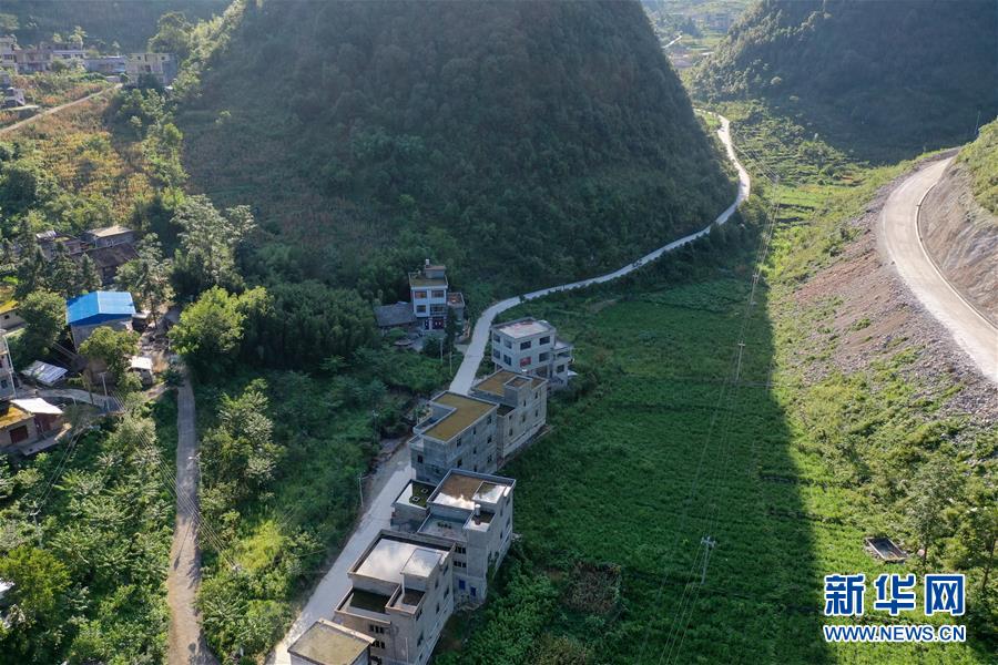 (新華全媒頭條·走向我們的小康生活·決戰(zhàn)決勝脫貧攻堅·圖文互動)(5)千年之渴今朝解——貴州貧困群眾實現“吃水不愁”