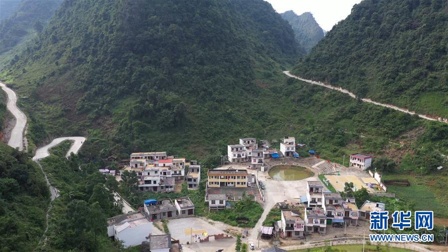 (新華全媒頭條·圖文互動)(1)木棉花開紅勝火——廣西千里邊境線脫貧紀(jì)實