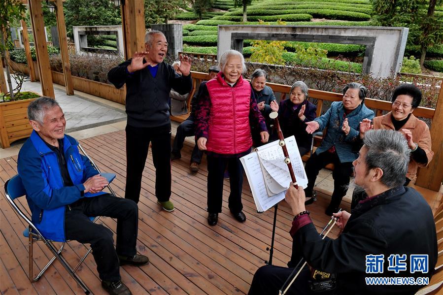 (新華全媒頭條·圖文互動)(1)偉大旗幟引領(lǐng)歷史巨變——習(xí)近平新時代中國特色社會主義思想指引“十三五”經(jīng)濟(jì)社會發(fā)展述評