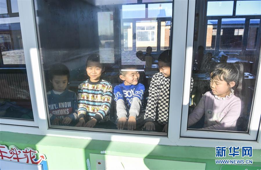 (新華全媒頭條·圖文互動)(14)偉大旗幟引領(lǐng)歷史巨變——習(xí)近平新時代中國特色社會主義思想指引“十三五”經(jīng)濟(jì)社會發(fā)展述評