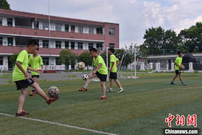 人大代表呼吁篩查防控青少年頸椎、脊柱等健康問(wèn)題