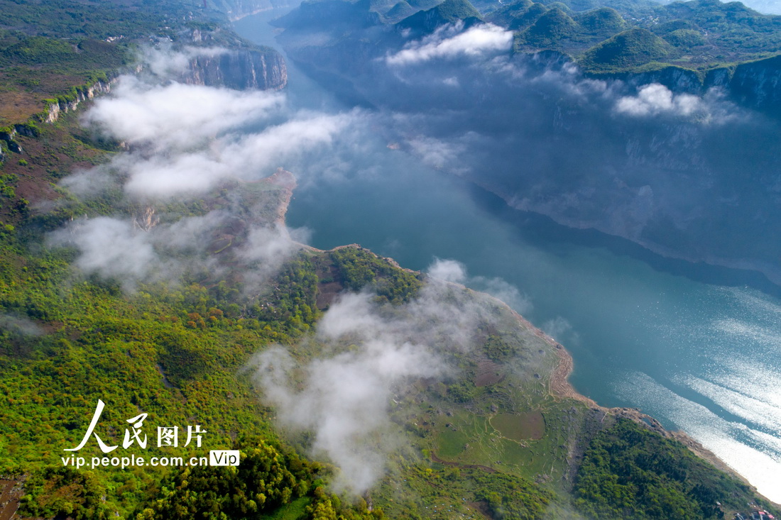 2022年4月3日拍攝的貴州省黔西市新仁苗族鄉(xiāng)境內(nèi)的烏江一級(jí)支流六沖河。