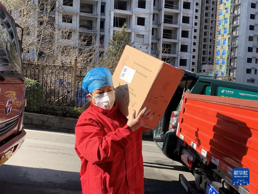 （新華全媒頭條·圖文互動）（4）習近平關(guān)心關(guān)懷勞動者的故事