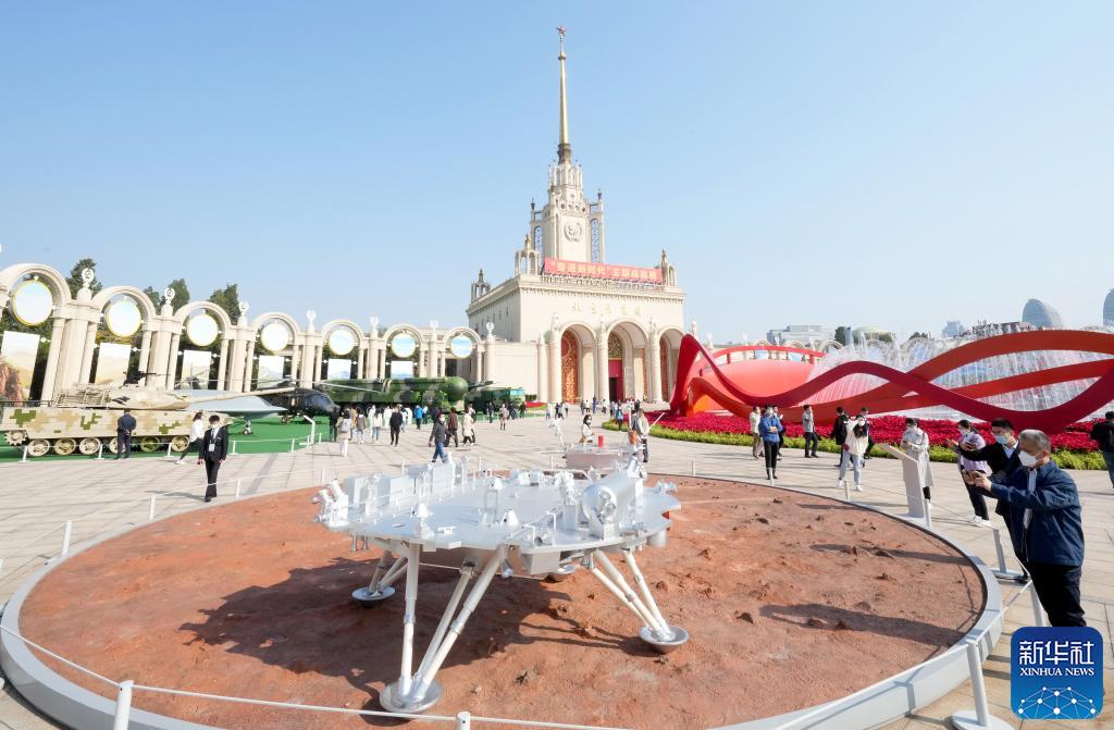 接受精神洗禮 汲取奮進(jìn)力量——“奮進(jìn)新時(shí)代”主題成就展引發(fā)參觀熱潮