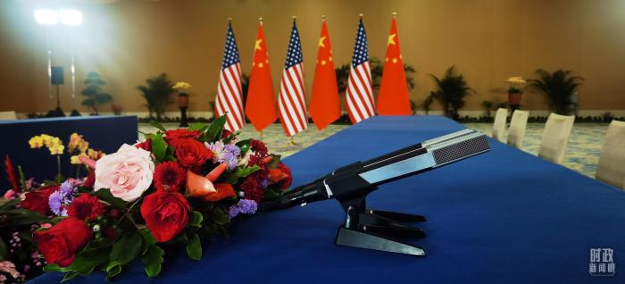 △中美元首會(huì)晤現(xiàn)場(chǎng)擺放的鮮花。(總臺(tái)央視記者劉琦拍攝)