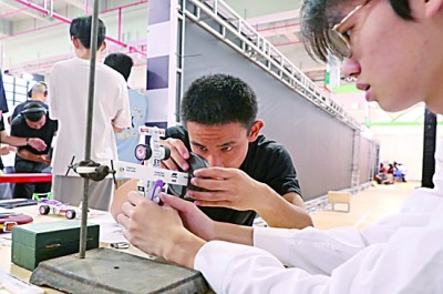 激勵(lì)創(chuàng)新，樹立“強(qiáng)國有我”鴻鵠志