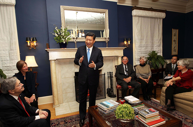 習(xí)近平2012年訪美時與老朋友敘舊場景。